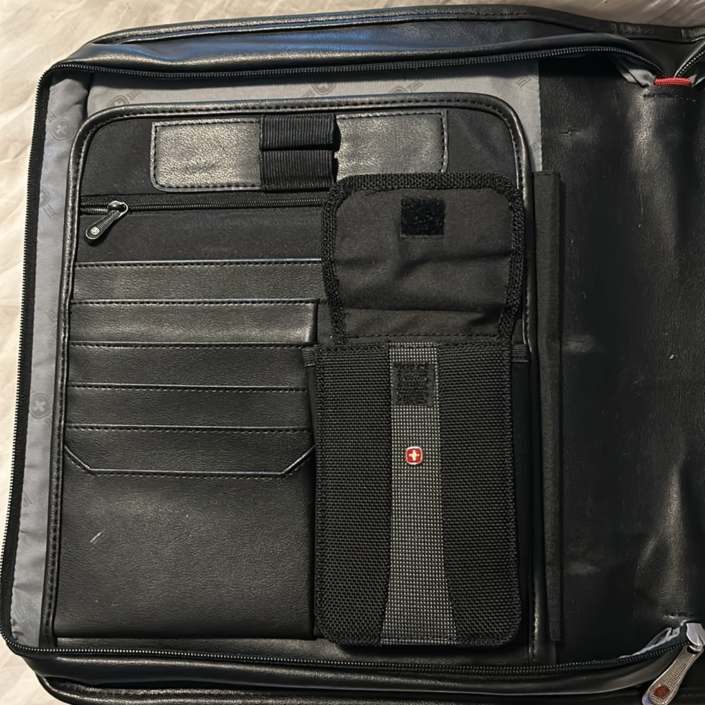 Swiss Gear leather case - Picture 3 of 4
